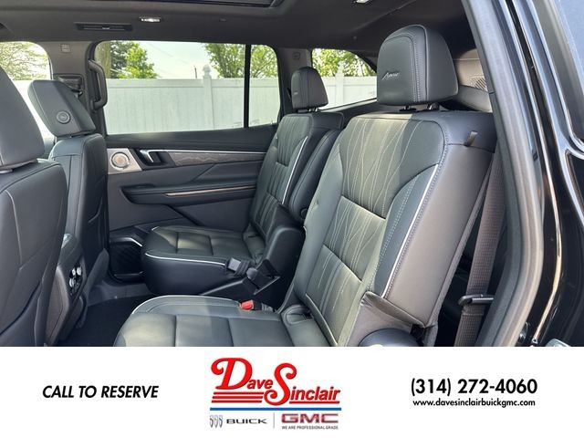 Buick Enclave Vehicle Full-screen Gallery Image 23