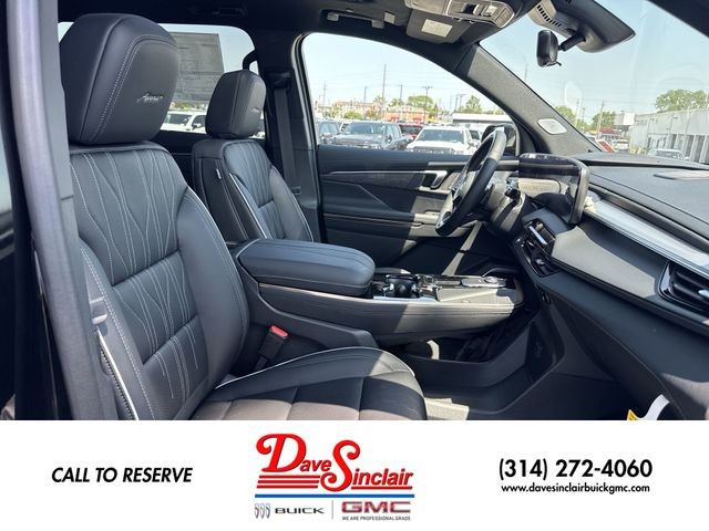 Buick Enclave Vehicle Full-screen Gallery Image 26