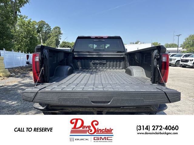 GMC Sierra 3500HD Vehicle Full-screen Gallery Image 24