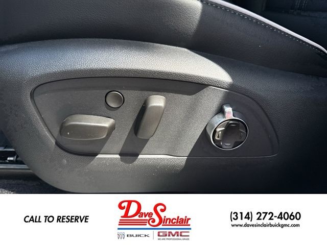 Buick Enclave Vehicle Full-screen Gallery Image 12