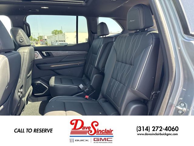 Buick Enclave Vehicle Full-screen Gallery Image 23