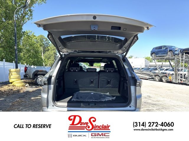 Buick Enclave Vehicle Full-screen Gallery Image 25