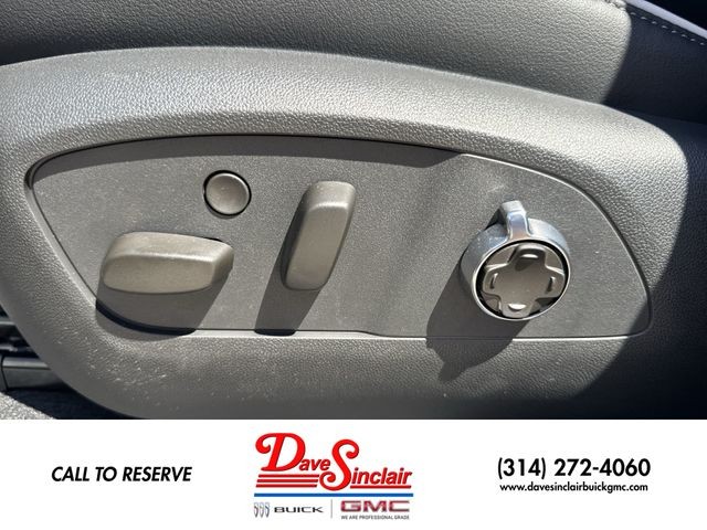 Buick Enclave Vehicle Full-screen Gallery Image 12