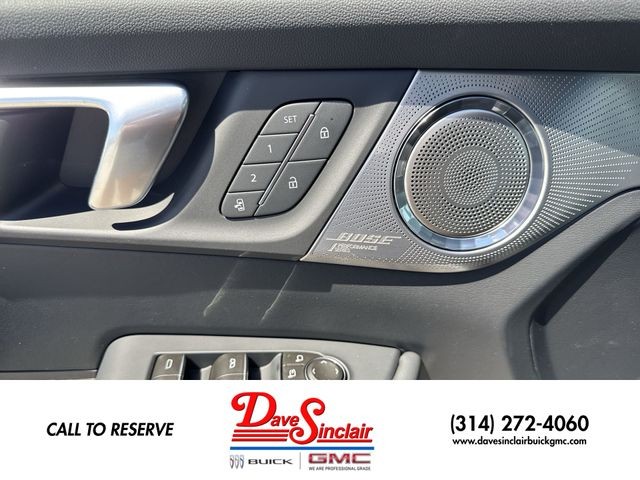 Buick Enclave Vehicle Full-screen Gallery Image 13