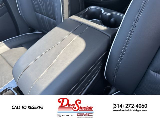 Buick Enclave Vehicle Full-screen Gallery Image 21