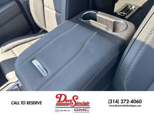 GMC Yukon Vehicle Full-screen Gallery Image 21