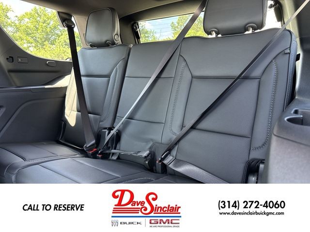 GMC Yukon Vehicle Full-screen Gallery Image 24