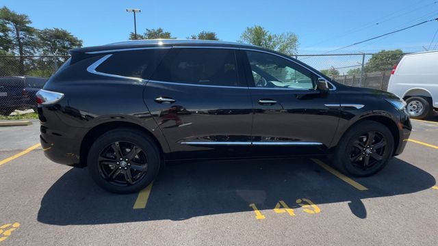 Buick Enclave Vehicle Full-screen Gallery Image 11