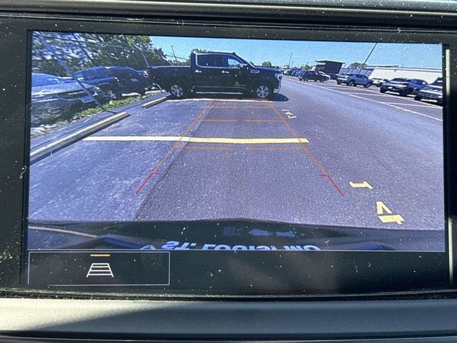 Buick Enclave Vehicle Full-screen Gallery Image 18