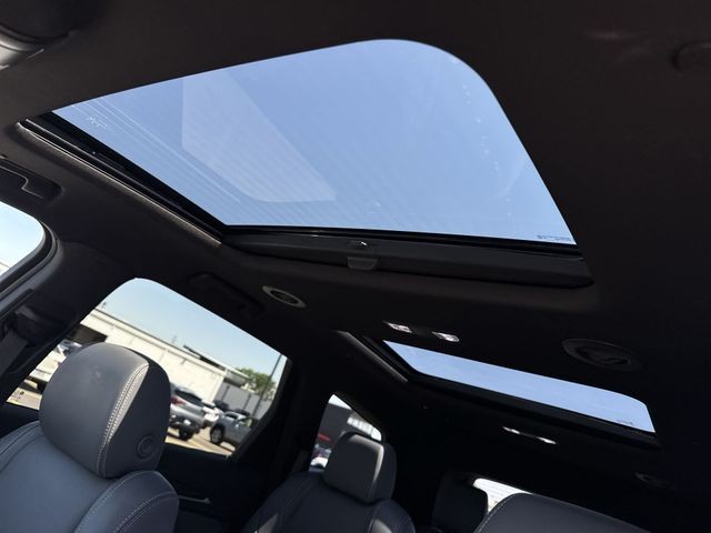 Buick Enclave Vehicle Full-screen Gallery Image 22