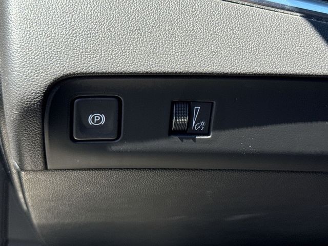 Buick Enclave Vehicle Full-screen Gallery Image 39