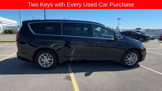 Chrysler Pacifica Vehicle Full-screen Gallery Image 11