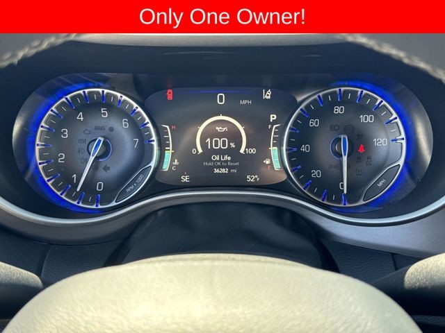 Chrysler Pacifica Vehicle Full-screen Gallery Image 15