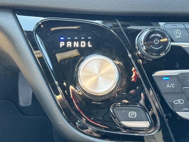 Chrysler Pacifica Vehicle Full-screen Gallery Image 20