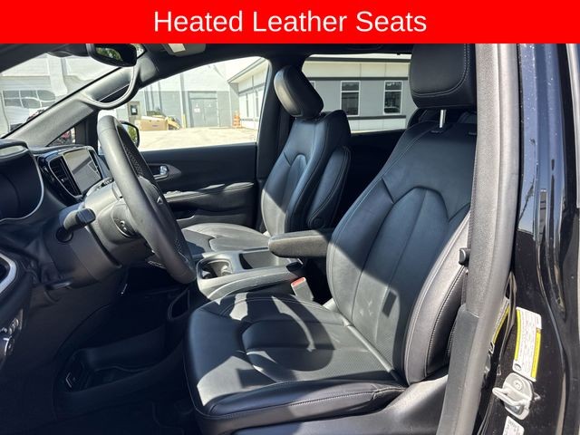 Chrysler Pacifica Vehicle Full-screen Gallery Image 23