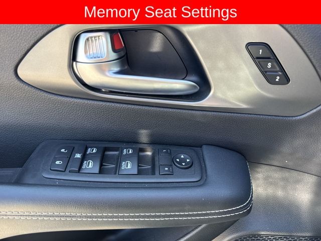 Chrysler Pacifica Vehicle Full-screen Gallery Image 26