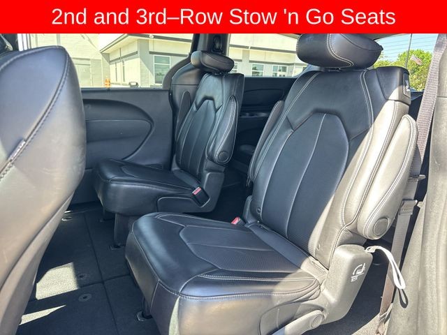 Chrysler Pacifica Vehicle Full-screen Gallery Image 27