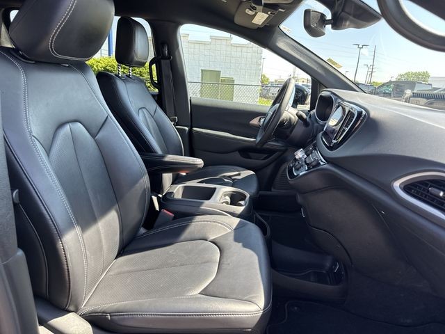 Chrysler Pacifica Vehicle Full-screen Gallery Image 30