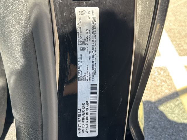 Chrysler Pacifica Vehicle Full-screen Gallery Image 36
