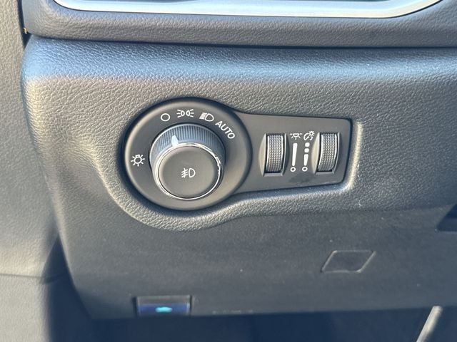 Chrysler Pacifica Vehicle Full-screen Gallery Image 37