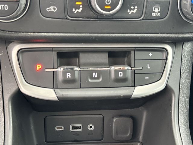 GMC Terrain Vehicle Full-screen Gallery Image 20