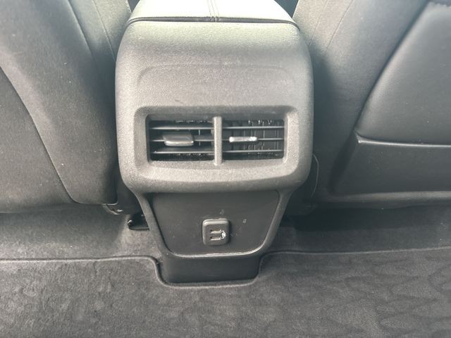 GMC Terrain Vehicle Full-screen Gallery Image 25