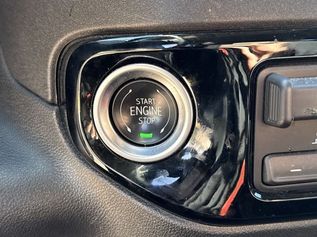 GMC Sierra 1500 Vehicle Full-screen Gallery Image 21