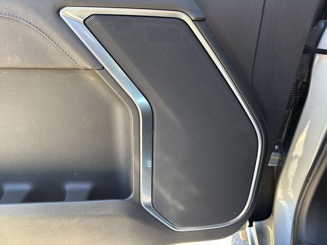 GMC Sierra 1500 Vehicle Full-screen Gallery Image 28