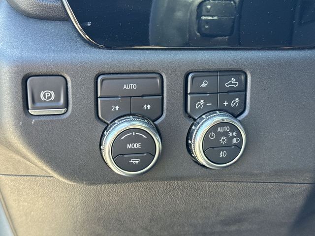 GMC Sierra 1500 Vehicle Full-screen Gallery Image 39