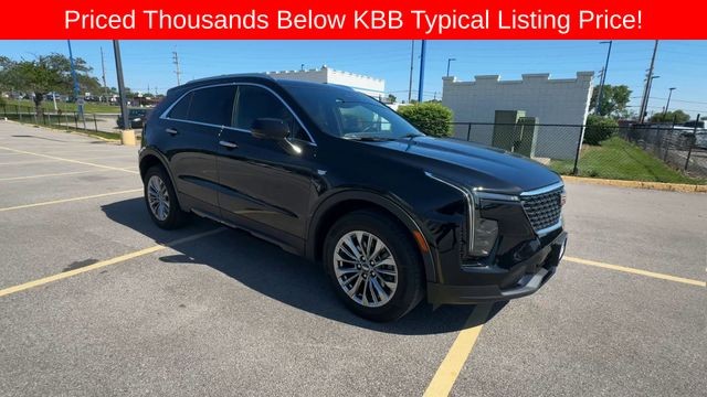 Cadillac XT4 Vehicle Full-screen Gallery Image 02