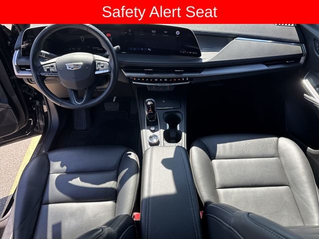 Cadillac XT4 Vehicle Full-screen Gallery Image 24