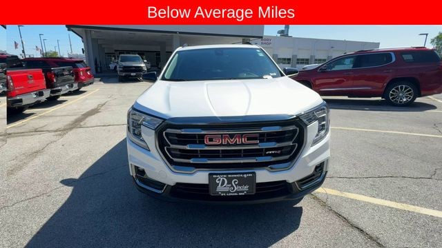 GMC Terrain Vehicle Full-screen Gallery Image 03