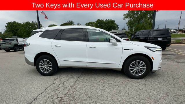 Buick Enclave Vehicle Full-screen Gallery Image 11
