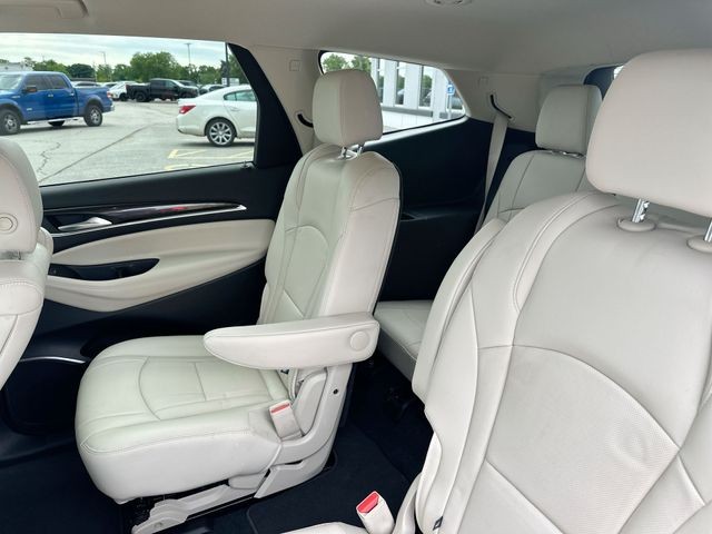Buick Enclave Vehicle Full-screen Gallery Image 17