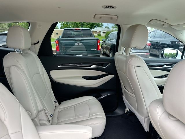Buick Enclave Vehicle Full-screen Gallery Image 18