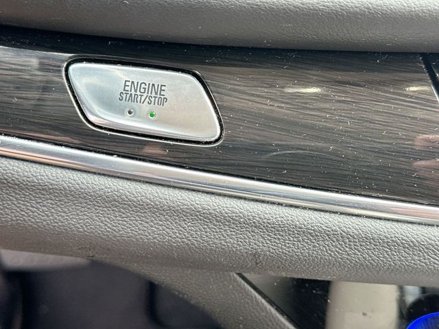 Buick Enclave Vehicle Full-screen Gallery Image 28