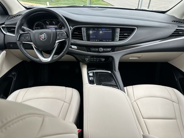 Buick Enclave Vehicle Full-screen Gallery Image 31