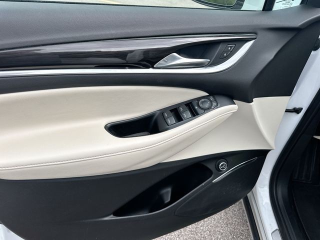 Buick Enclave Vehicle Full-screen Gallery Image 33