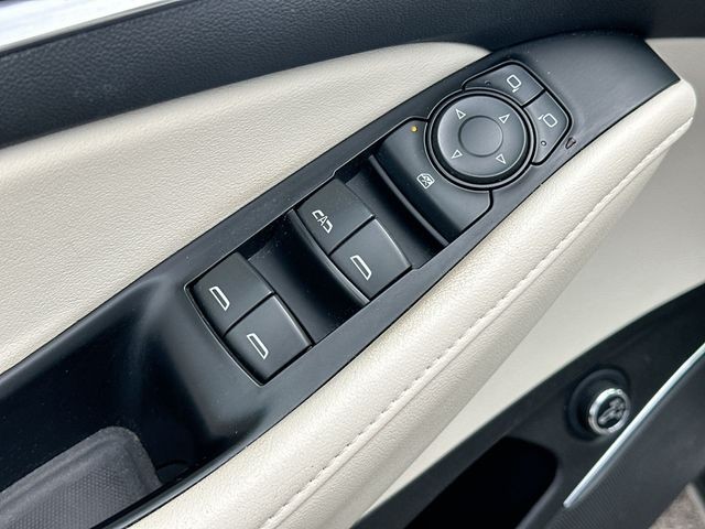 Buick Enclave Vehicle Full-screen Gallery Image 34