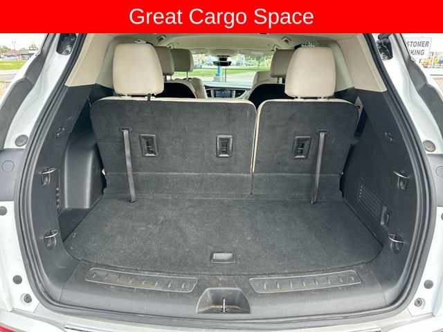 Buick Enclave Vehicle Full-screen Gallery Image 36