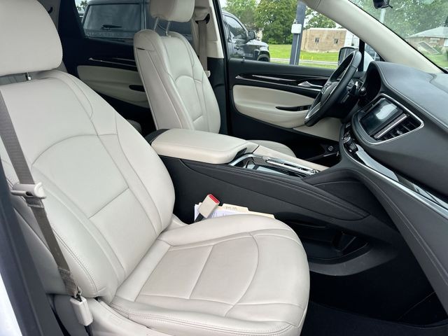 Buick Enclave Vehicle Full-screen Gallery Image 38