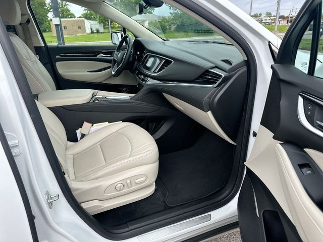 Buick Enclave Vehicle Full-screen Gallery Image 39