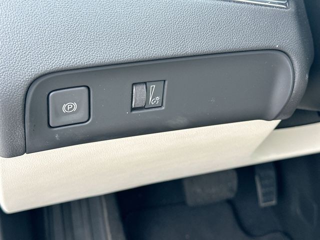 Buick Enclave Vehicle Full-screen Gallery Image 45