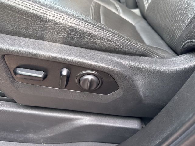 GMC Sierra 1500 Vehicle Full-screen Gallery Image 23