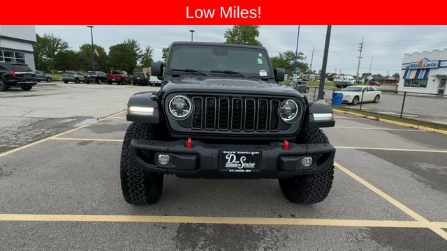 Jeep Wrangler Vehicle Full-screen Gallery Image 03
