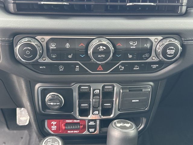 Jeep Wrangler Vehicle Full-screen Gallery Image 22