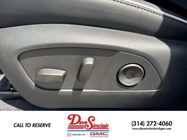 Buick Enclave Vehicle Full-screen Gallery Image 12
