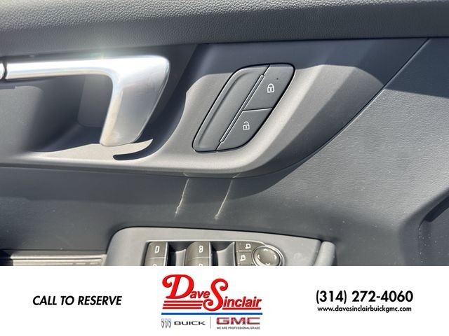 Buick Enclave Vehicle Full-screen Gallery Image 13