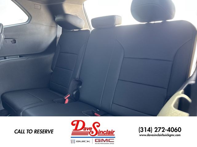 Buick Enclave Vehicle Full-screen Gallery Image 23
