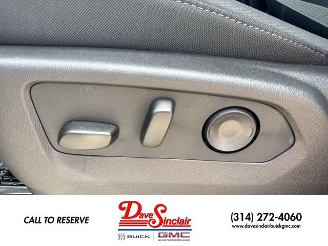 GMC Sierra 1500 Vehicle Full-screen Gallery Image 12